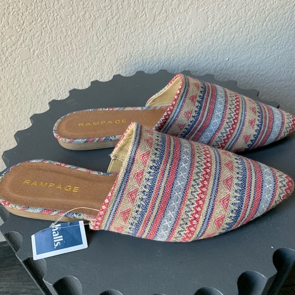 $19🔥NWT slip on pointe shoes size 9p - Picture 2 of 3